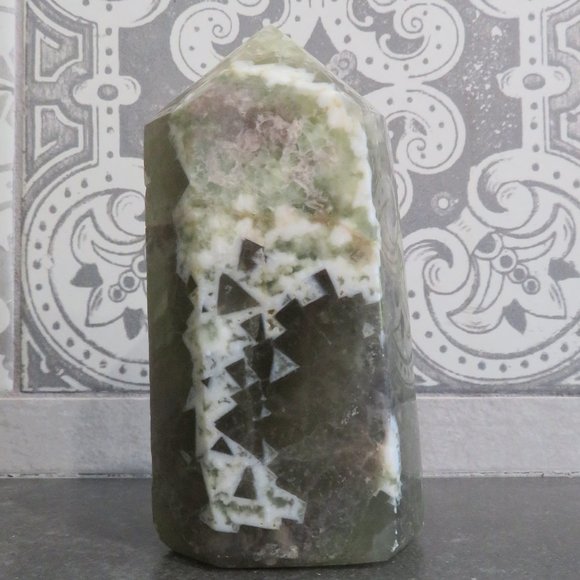 Fluorite Tower  1.68 lbs - Picture 4 of 10